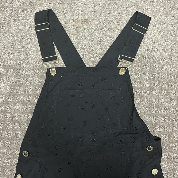 WeWoreWhat Basic Short Eyelet Overall Black - Picture 5 of 7